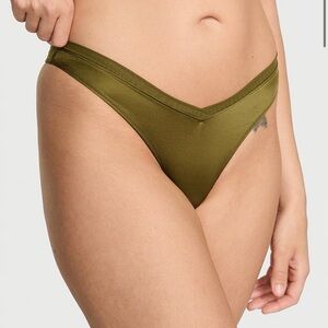 Victoria’s Secret Smooth Trim Thong Panty